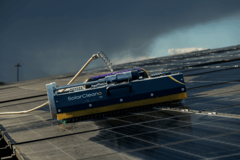 Solarcleano robot do mycia fotowoltaiki dużych obszarów szklanych